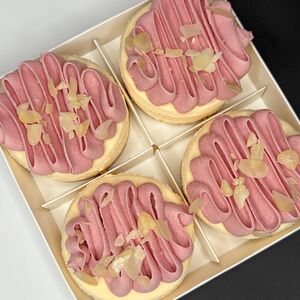 Набор ванильных чизкейков с малиной замороженный