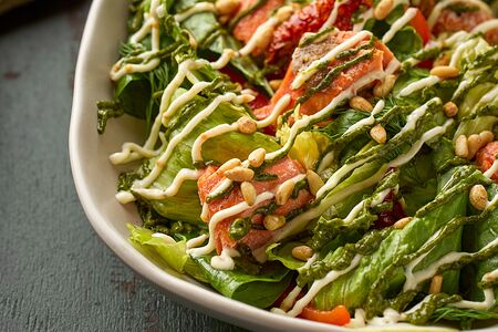 Салат с кижучем на гриле, еловым соусом и травяным кремом