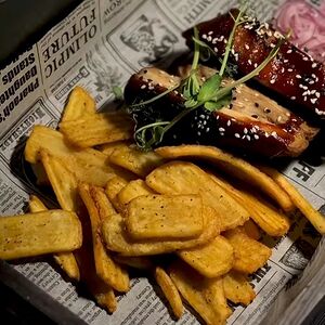 Свиные ребра с вишневым BBQ и пряным картофелем