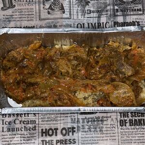 Пшеничная каша с говяжьей подливкой в сливочном соусе