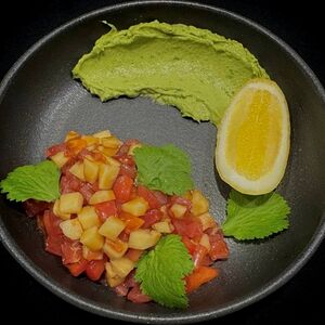 Тартар из тунца и мусс из авокадо