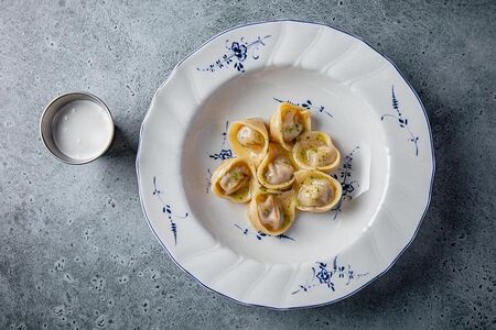 Пельмени с мраморной говядиной и соусом демигляс 