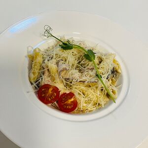 Паста Пенне с беконом и грибами 