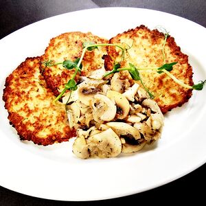 Драники с курицей и грибами
