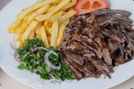 Шаурма с говядиной, арайс в тарелке