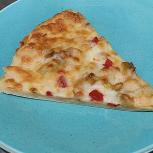 Пицца с курицей и грибами