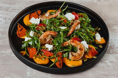 Салат из запеченной тыквы с креветками
