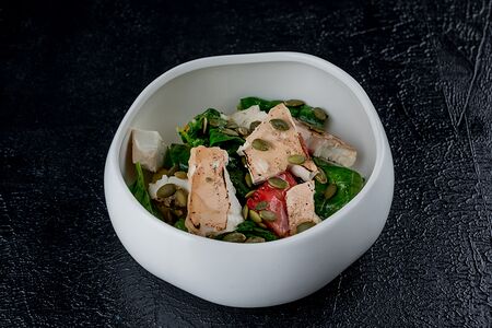 Арбуз, копченая брынза, зеленый шпинат