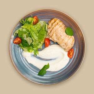 Куриная грудка с моцареллой и муссом из цветной капусты