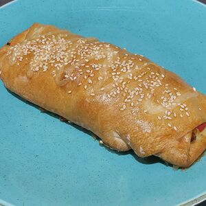 Багет с курицей и овощами