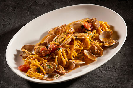 Спагетти с вонголе и боттаргой