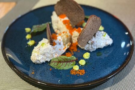 Форшмак из олюторской сельди с бородинскими гренками