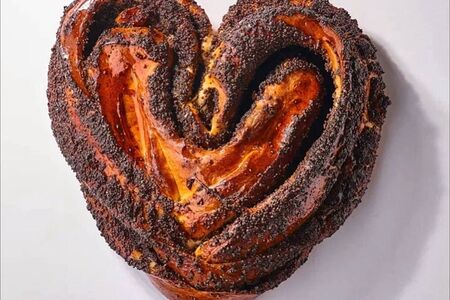 Булочка с маком