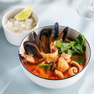 Суп Том ям с морепродуктами и кокосовым молоком