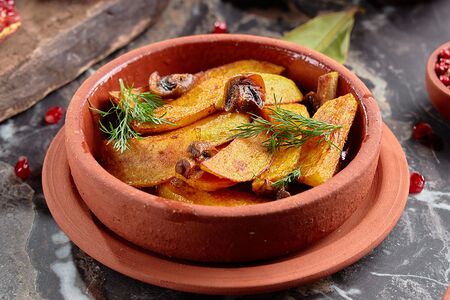 Картофель с грибами по-домашнему