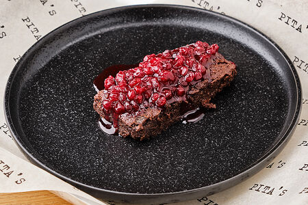 Брауни с брусничным вареньем