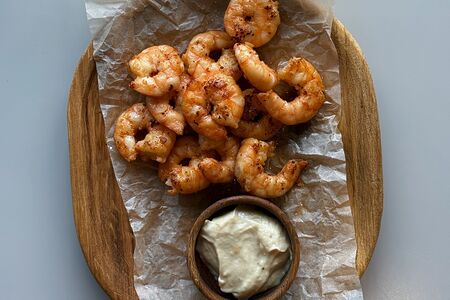 Дюжина креветок с айоли из печеного чеснока