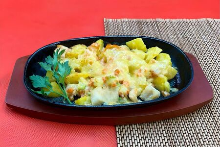 Горячая сковородка с сёмгой и треской