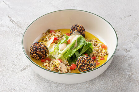 Салат с фалафелем