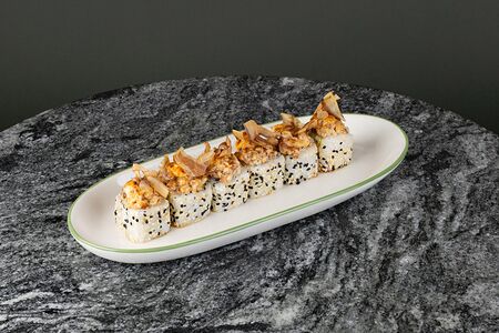 Запеченный ролл с угрем 