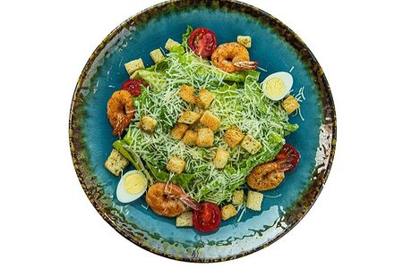 Салат Цезарь с тигровыми креветками