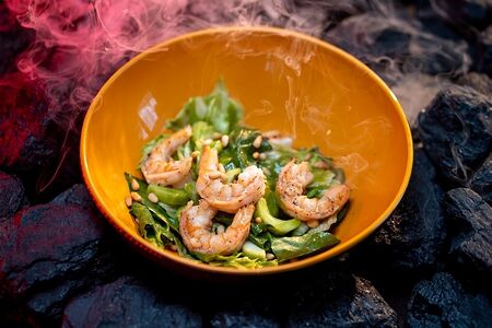 Салат с креветками и муссом из авокадо