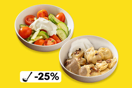 Обед с пельменями и овощным салатом