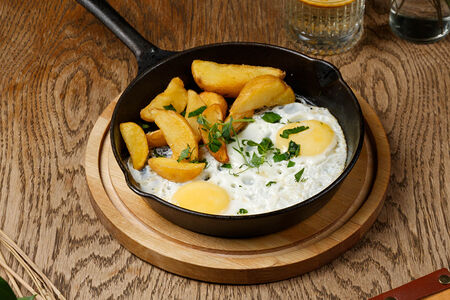 Глазунья с картофелем