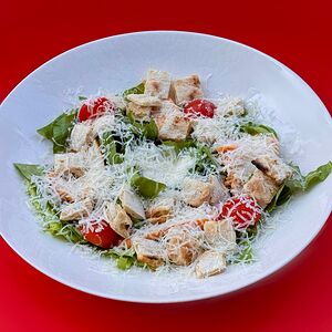 Салат Цезарь с курицей