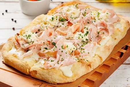 Прошутто котто и страчателла  (итальянская ветчина и молодой сыр страчателла в сливках)