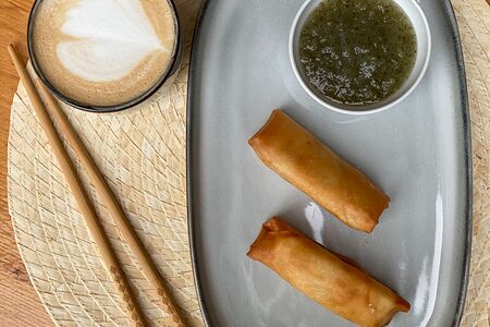 Сладкий нэм с бананом