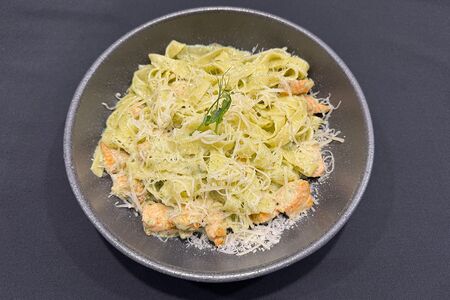 Феттучини с лососем 