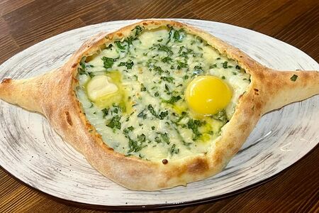 Хачапури по-аджарски с зеленью