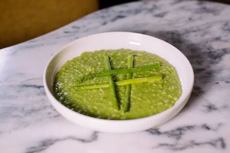 Зеленое ризотто со спаржей 