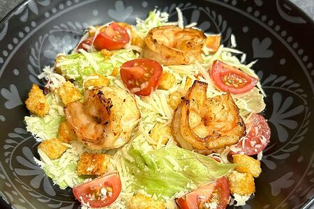 Салат Цезарь с креветкой