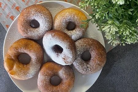 Пончики с шоколадным сиропом