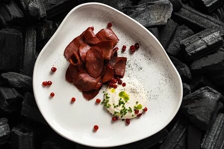 Строганина из вяленой оленины 