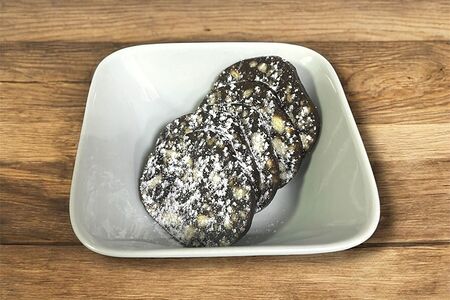 Домашняя шоколадная колбаса