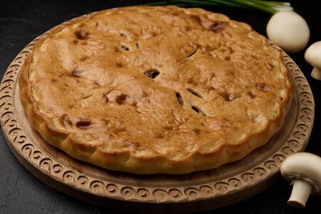 Осетинский пирог с говядиной и грибами