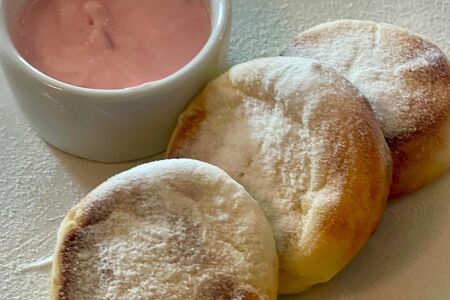 Сырники с клубничным соусом