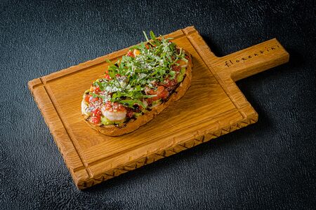 Брускетта с креветками