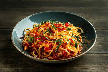 Спагетти со свининой и соусом Сальса