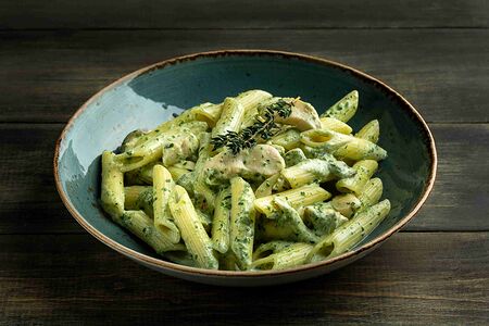 Пенне со шпинатом и курицей