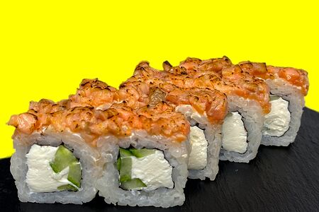 Ролл лосось в огне