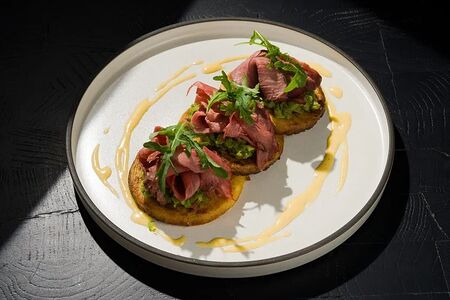 Драники с ростбифом и гуакамоле