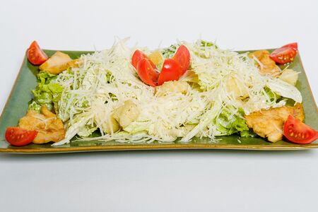 Салат Цезарь с лососем