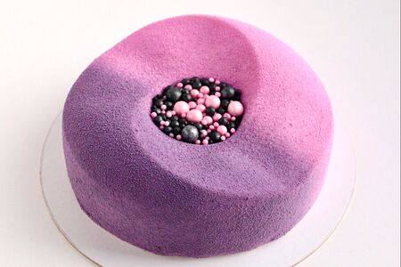 Муссовый торт Инь-янь с начинкой Шоколад-вишня