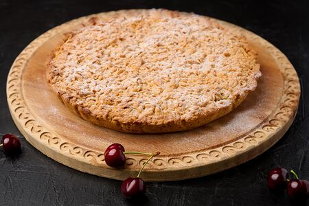 Песочный пирог с вишней