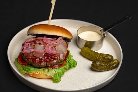 Бургер с телятиной