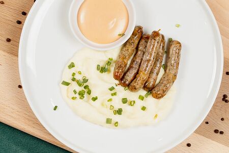 Домашняя с сыром и картофельными пюре